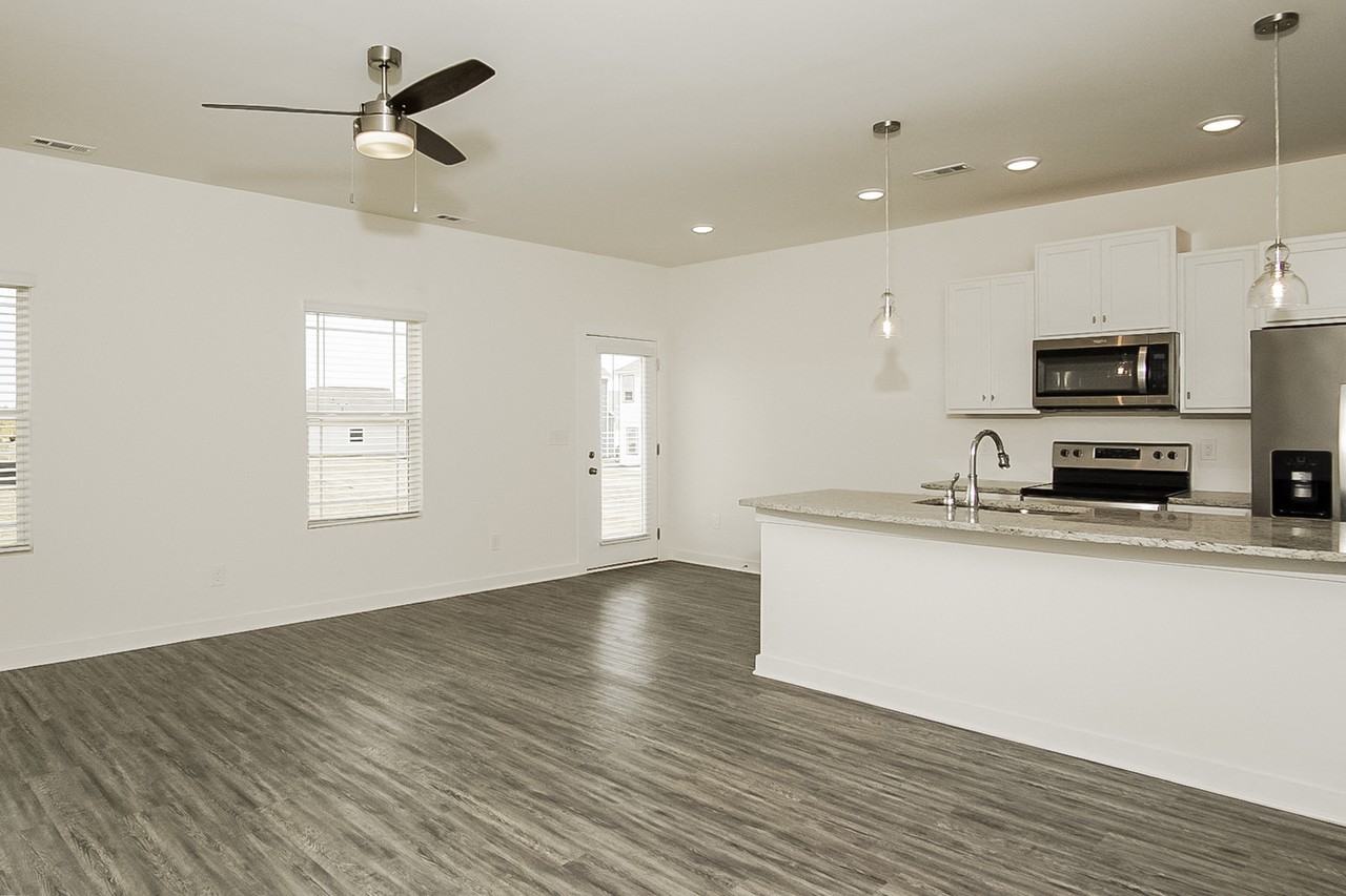 26219 Beech Grove Ln - Photo 3 of 15