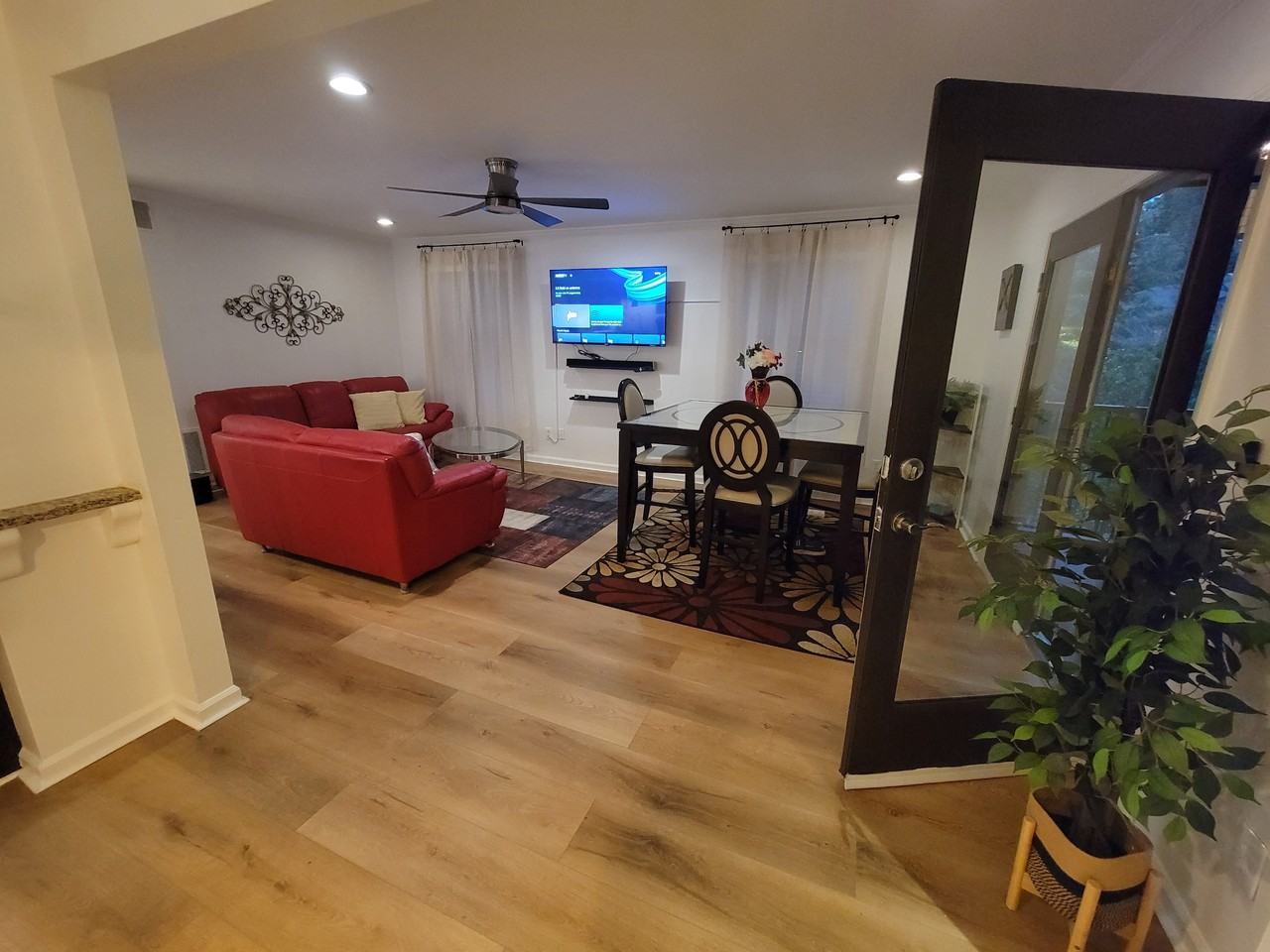 3107 Colonial Way #G - Photo 3 of 22