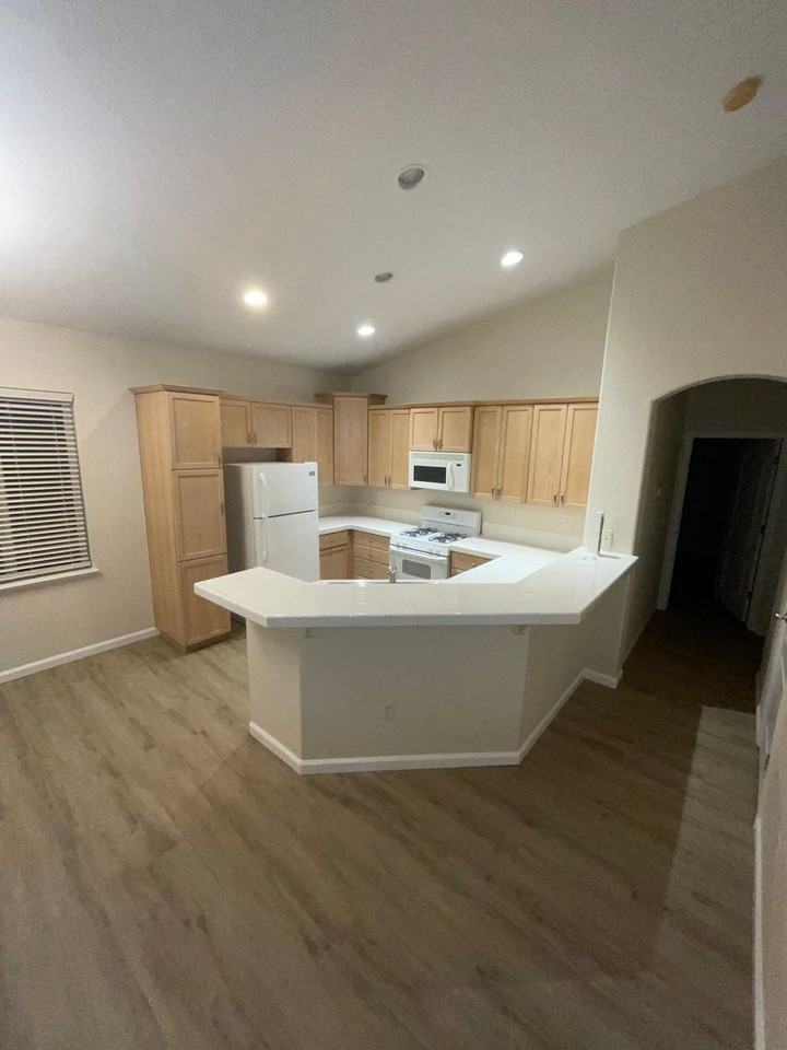 285 Fallen Leaf Ln - Photo 4 of 21