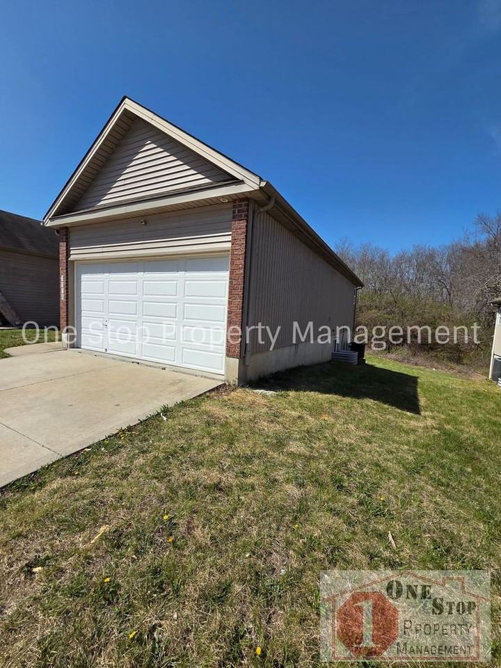 1914 S Arrowhead Ct - Photo 2 of 20