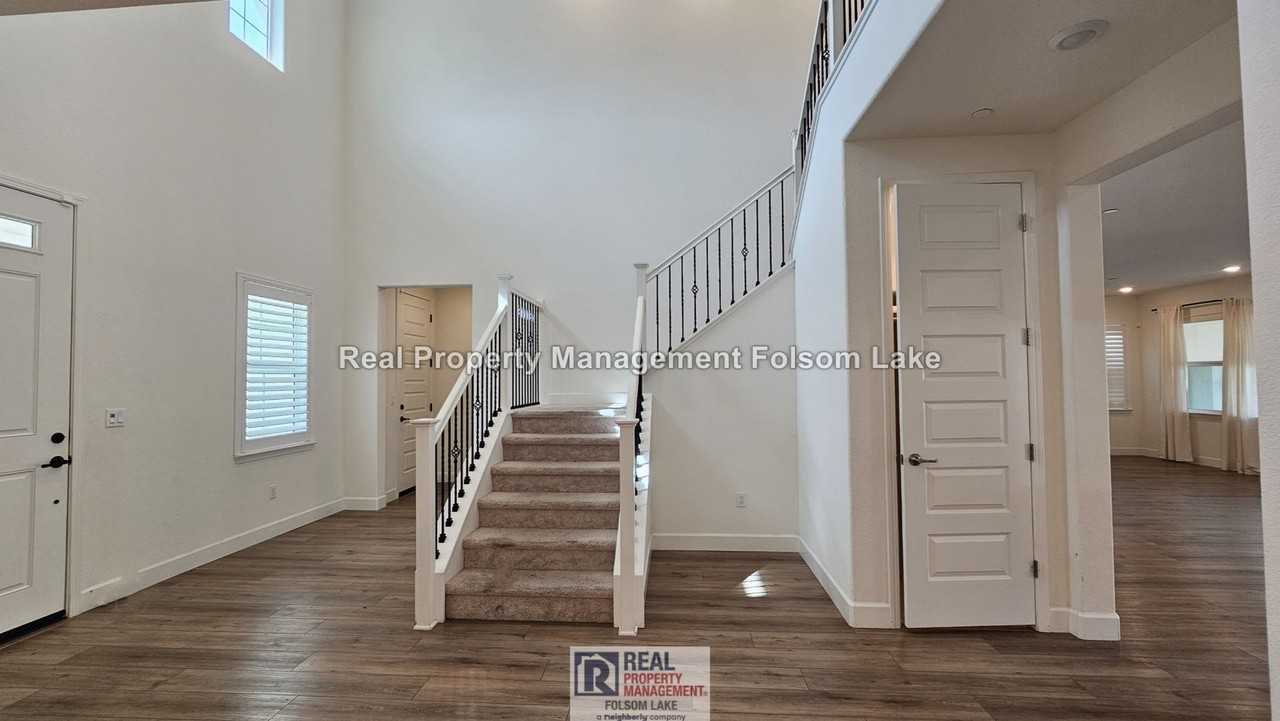 3376 Loggerhead Cir - Photo 3 of 37