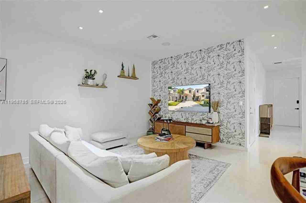 650 Ne 193rd Ter #650 - Photo 5 of 14