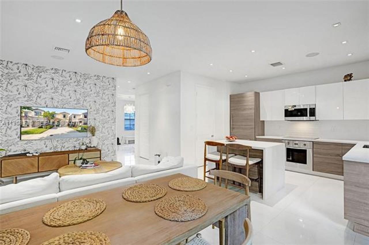 650 Ne 193rd Ter #650 - Photo 6 of 14