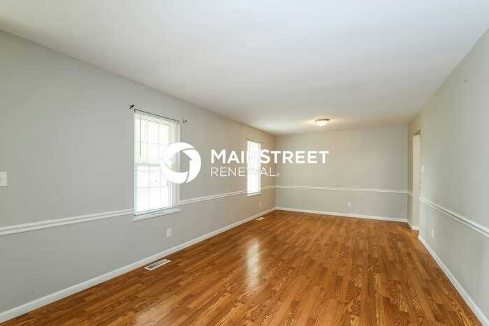 2416 Angela Dr - Photo 5 of 17