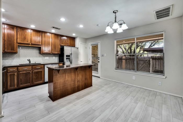 8219 Summer Side Dr - Photo 3 of 16