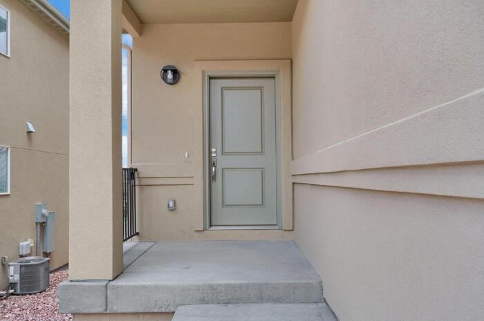 3798 Venice Grv - Photo 5 of 31