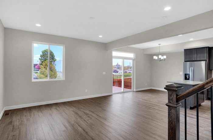 3798 Venice Grv - Photo 7 of 31