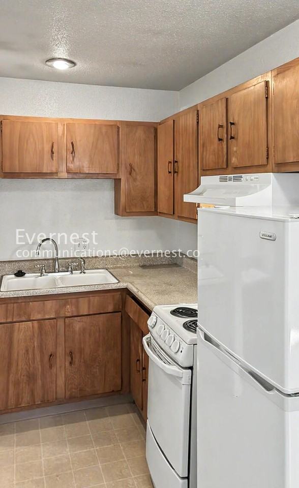 1305 Burton Ct - Photo 6 of 36