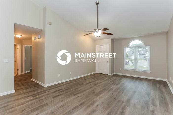 1541 Kingfisher Ln N - Photo 3 of 16