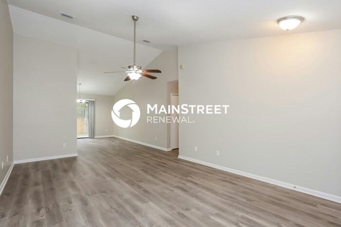 1541 Kingfisher Ln N - Photo 4 of 16