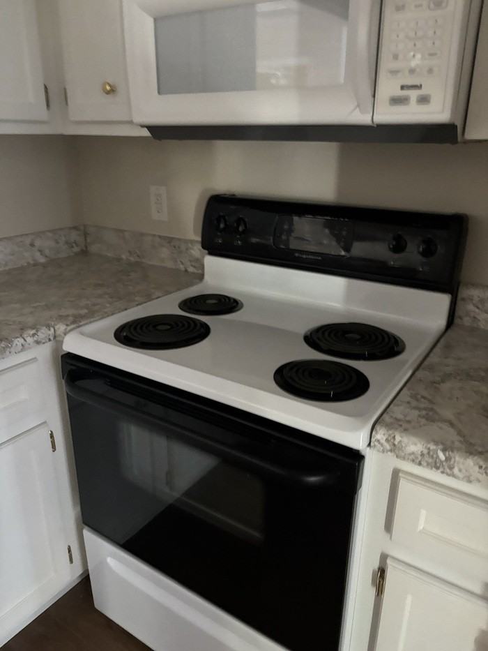 162 W Hampton St - Photo 3 of 22