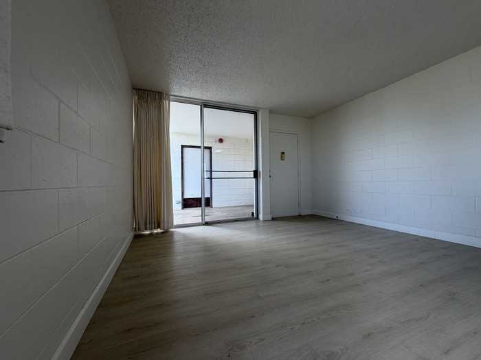 835 Kapaakea Ln #401 - Photo 2 of 5