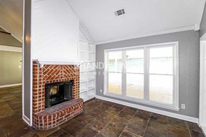 8606 Dena Cv W - Photo 6 of 22