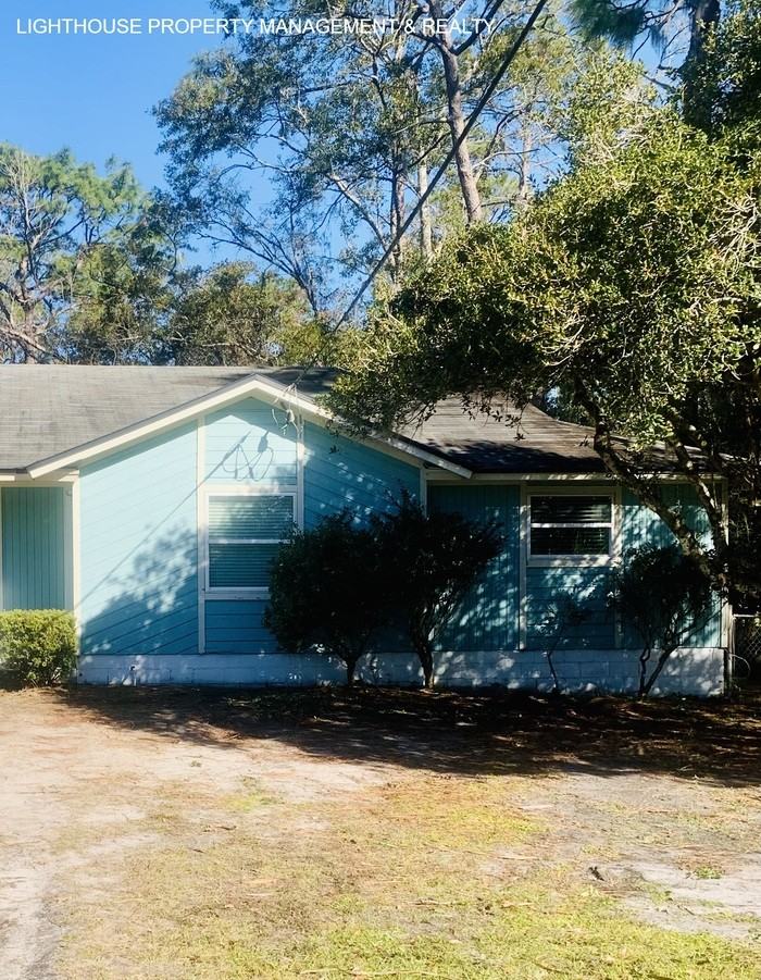 5861 105th St - Photo 2 of 22