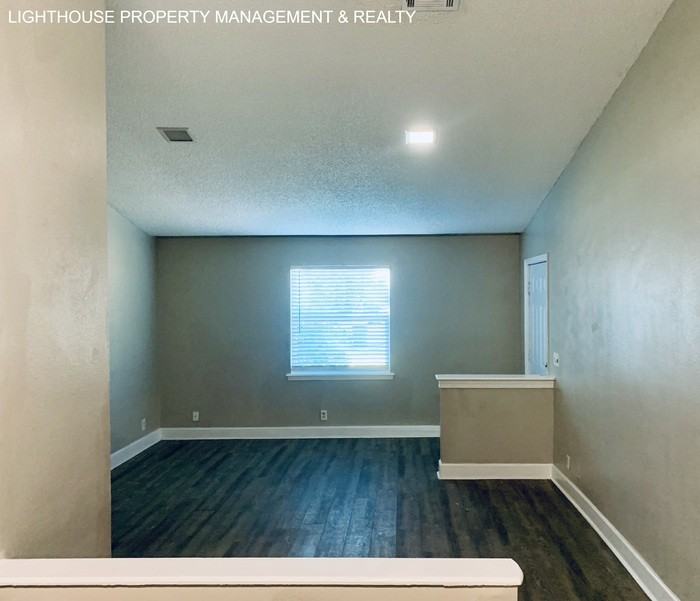 5861 105th St - Photo 4 of 22