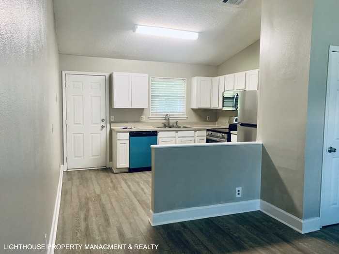 5861 105th St - Photo 6 of 22