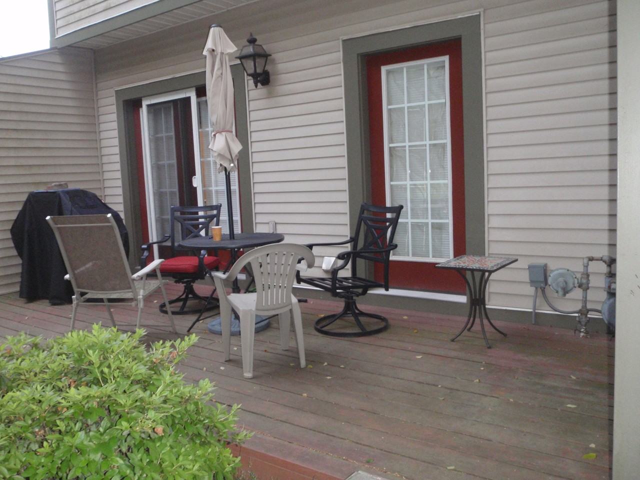 109 Quaker Dr - Photo 3 of 15