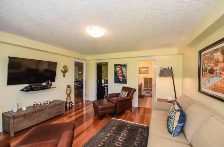 199 31st St #108 - Photo 4 of 8