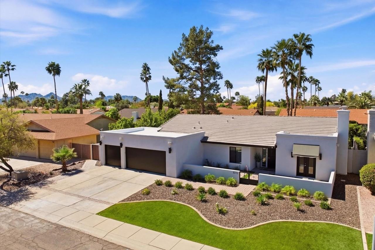 8372 E San Salvador Dr - Photo 4 of 35