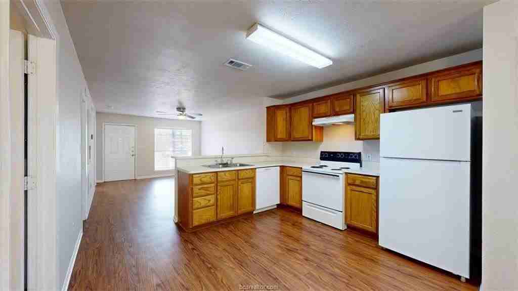 1513 Hollowhill Dr Apt B - Photo 6 of 25