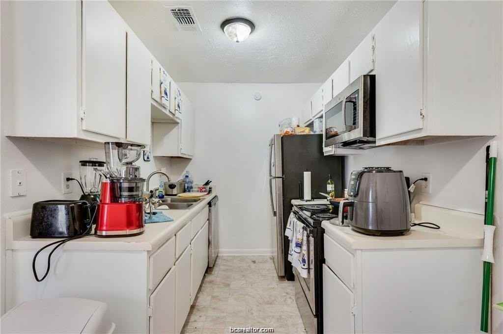 1526 Pine Ridge Dr Apt C - Photo 6 of 11