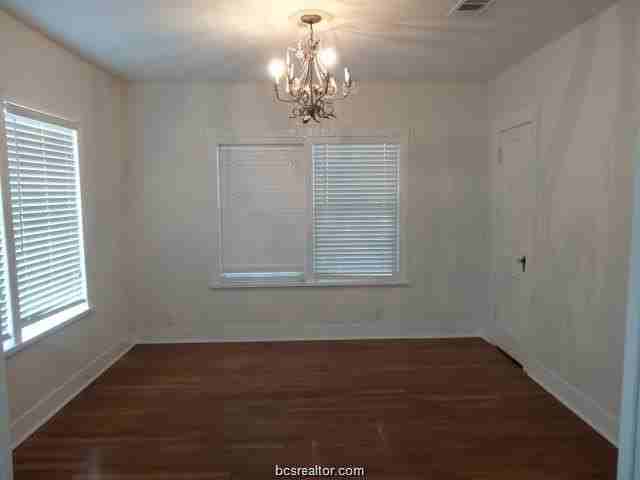 402 Ayrshire St - Photo 4 of 18