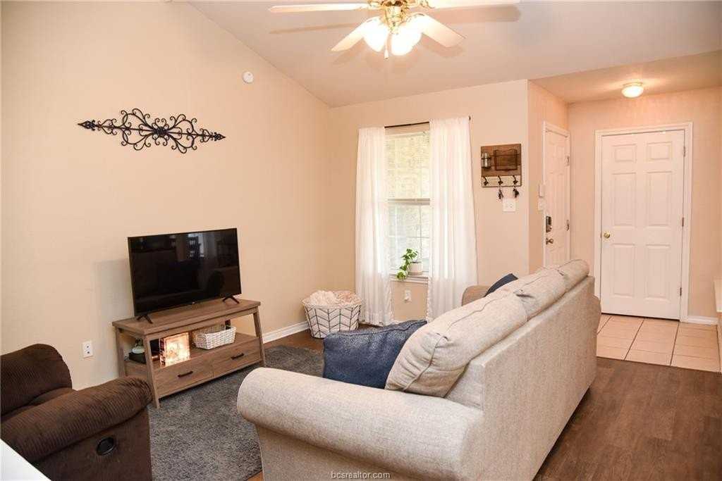 3813 Oldenburg Ln - Photo 2 of 20