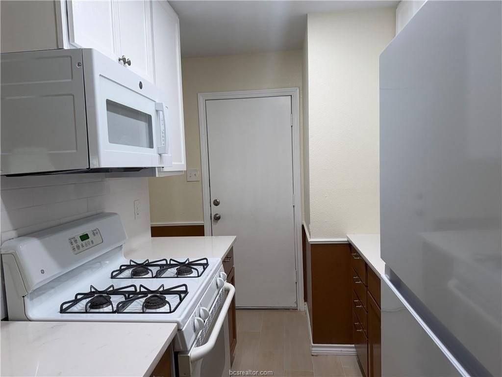 306 W 23rd St - Photo 4 of 12