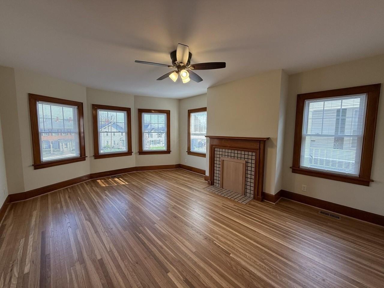 324 E Main St - Photo 2 of 11