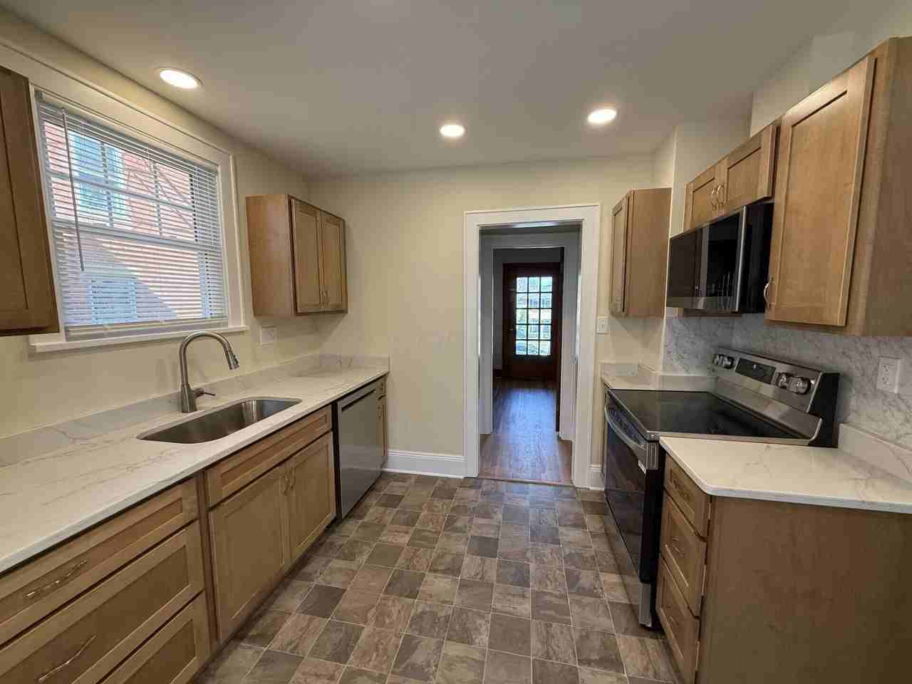 324 E Main St - Photo 4 of 11