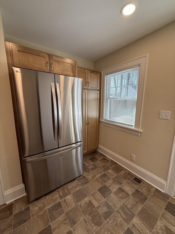 324 E Main St - Photo 6 of 11