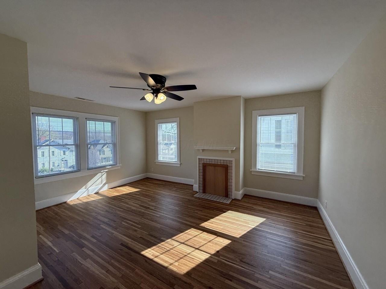 324 E Main St - Photo 7 of 11