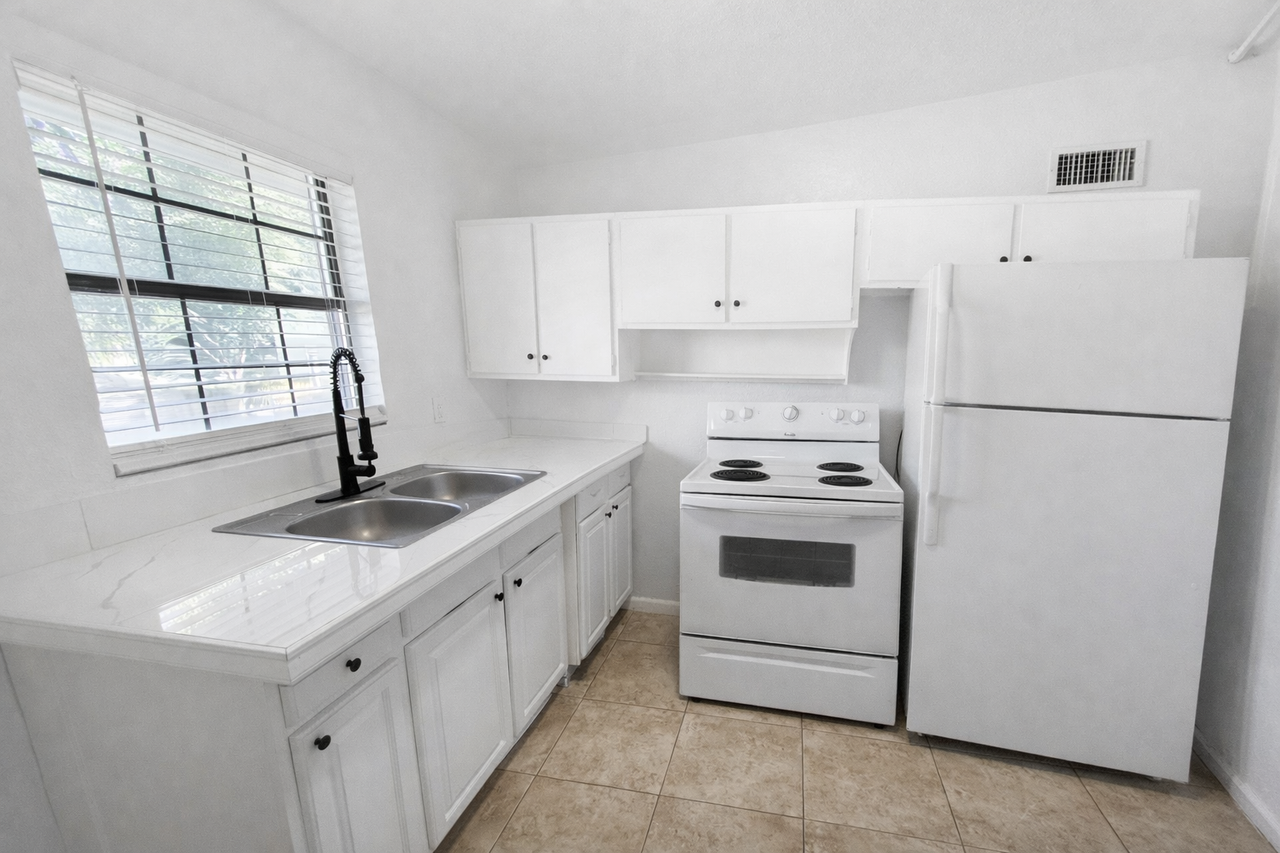 2648 Dellwood Ave #2 - Photo 4 of 9