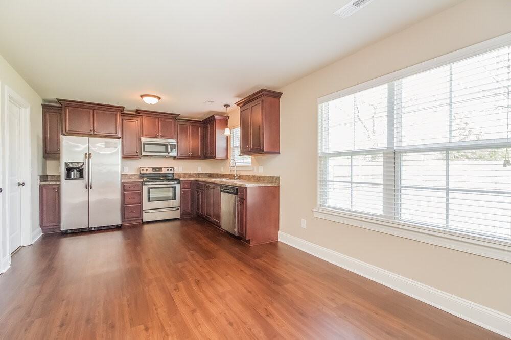 8427 Manor Farm Dr - Photo 3 of 15