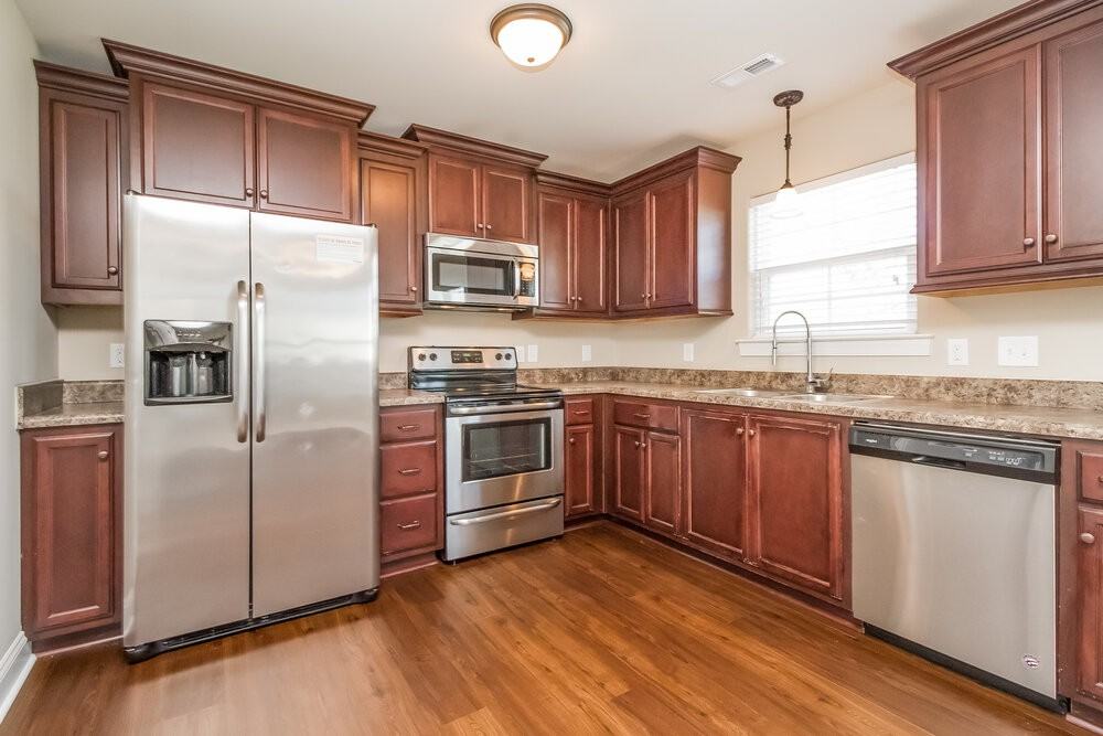 8427 Manor Farm Dr - Photo 4 of 15