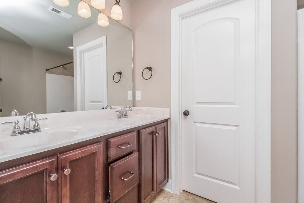 8427 Manor Farm Dr - Photo 7 of 15