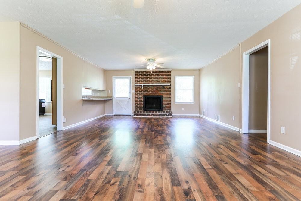 2906 Elizabeth Ln - Photo 3 of 25