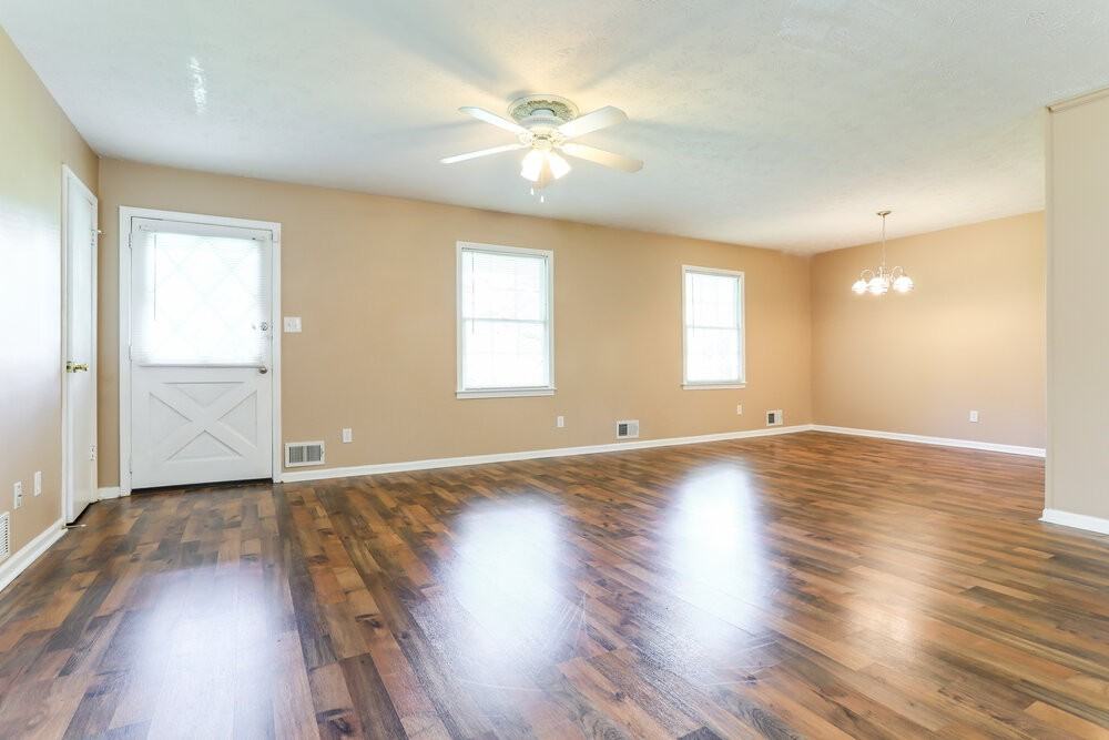 2906 Elizabeth Ln - Photo 4 of 25