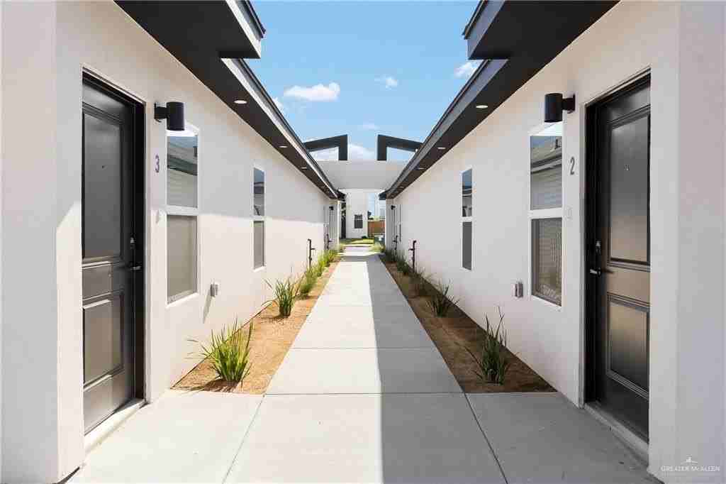 11501 N 25th St Apt 1 - Photo 2 of 19