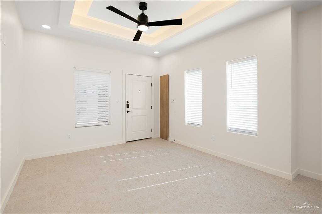 11501 N 25th St Apt 1 - Photo 4 of 19