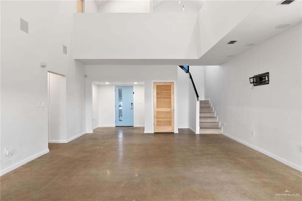 1912 Silverton Cir - Photo 3 of 35