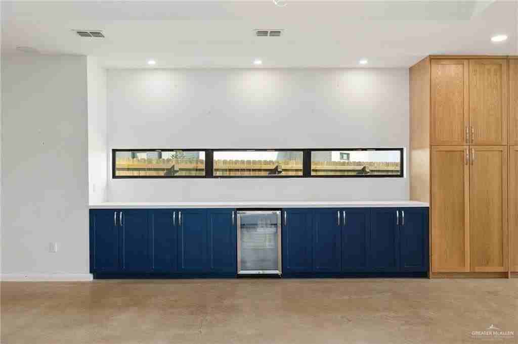 1912 Silverton Cir - Photo 5 of 35