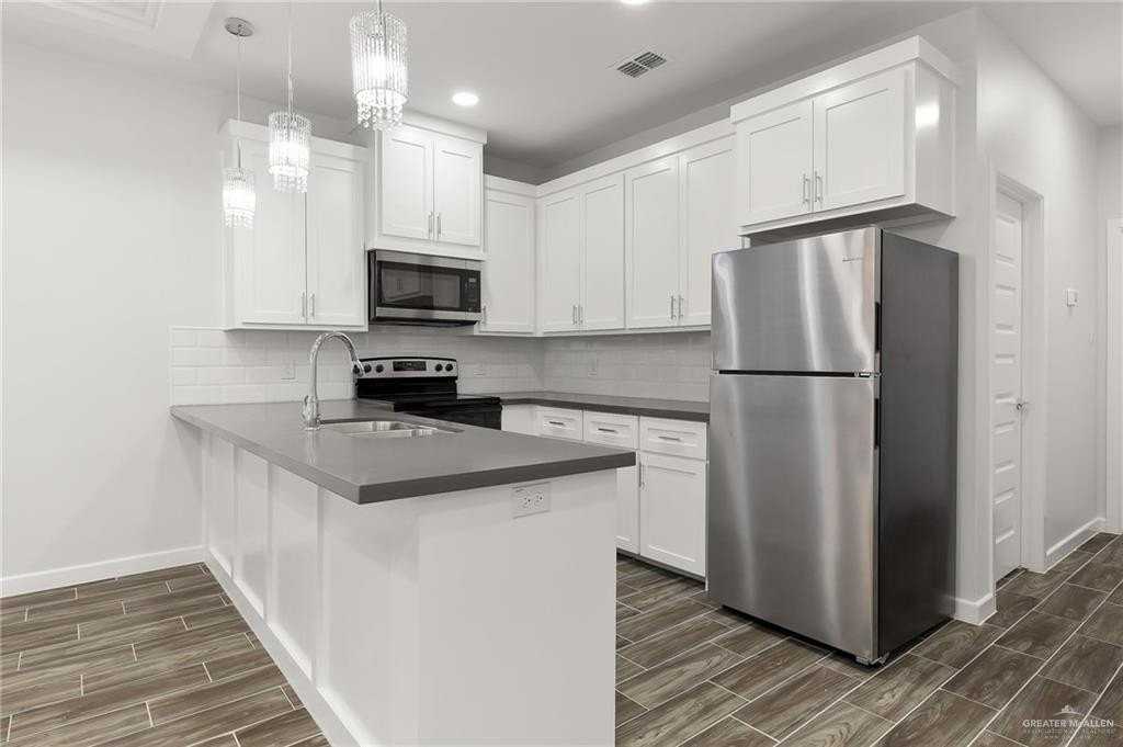 1907 W Violet Dr Apt 3 - Photo 3 of 29