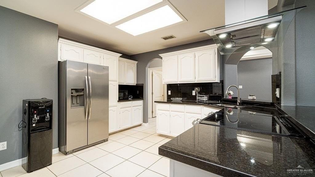 1909 Buffalo Ave - Photo 3 of 18