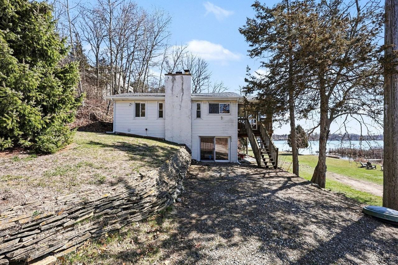 5884 Rays Dr - Photo 4 of 30