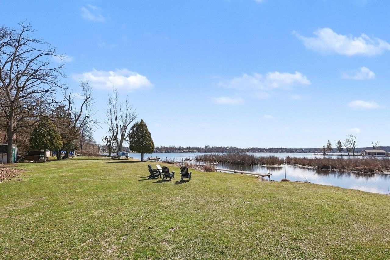 5884 Rays Dr - Photo 5 of 30