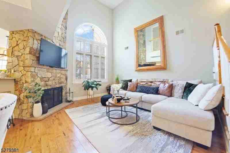 78 Kent Dr - Photo 3 of 23