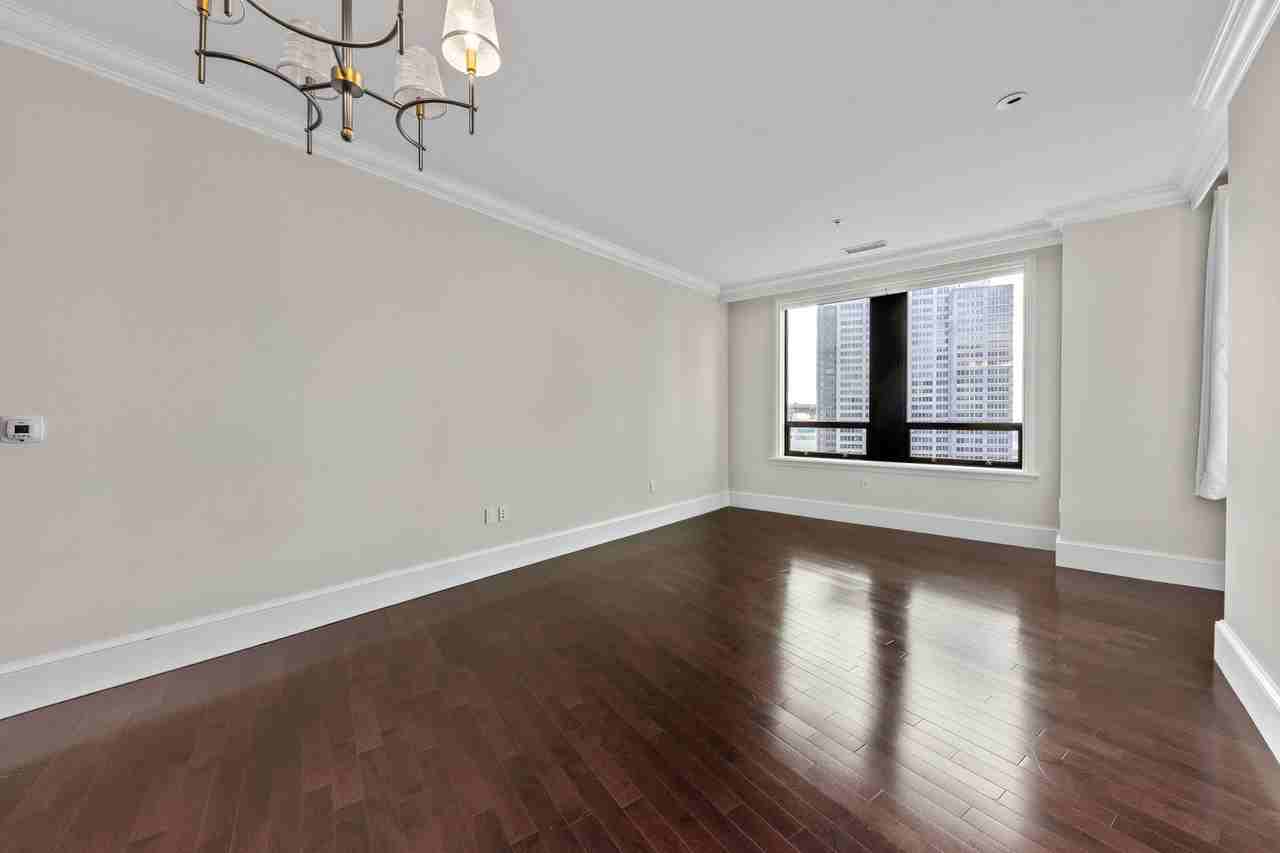 690 Market St #1 - Photo 7 of 37