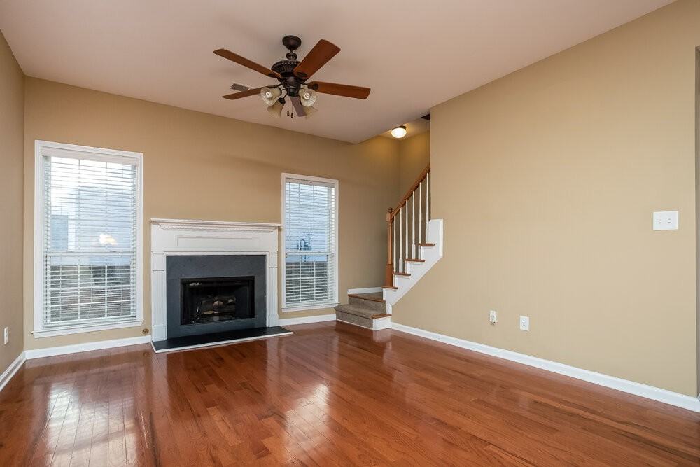 50 Cottage Ln - Photo 4 of 17