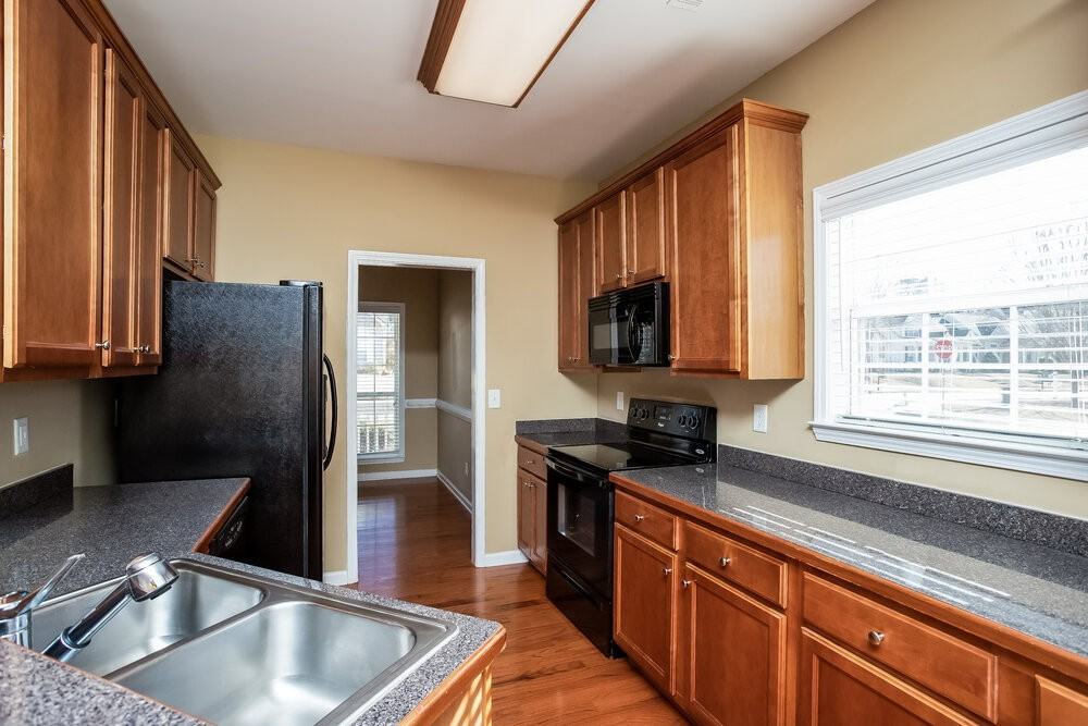 50 Cottage Ln - Photo 7 of 17